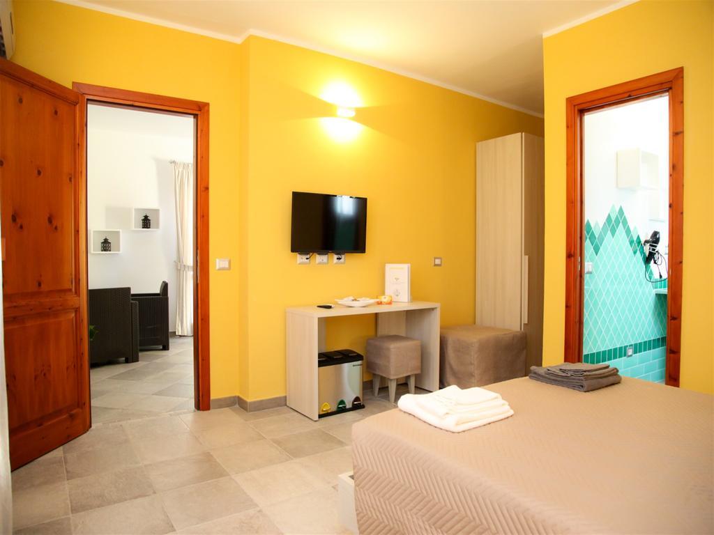 Le Stanze Del Centro Hotel San Teodoro  Ngoại thất bức ảnh