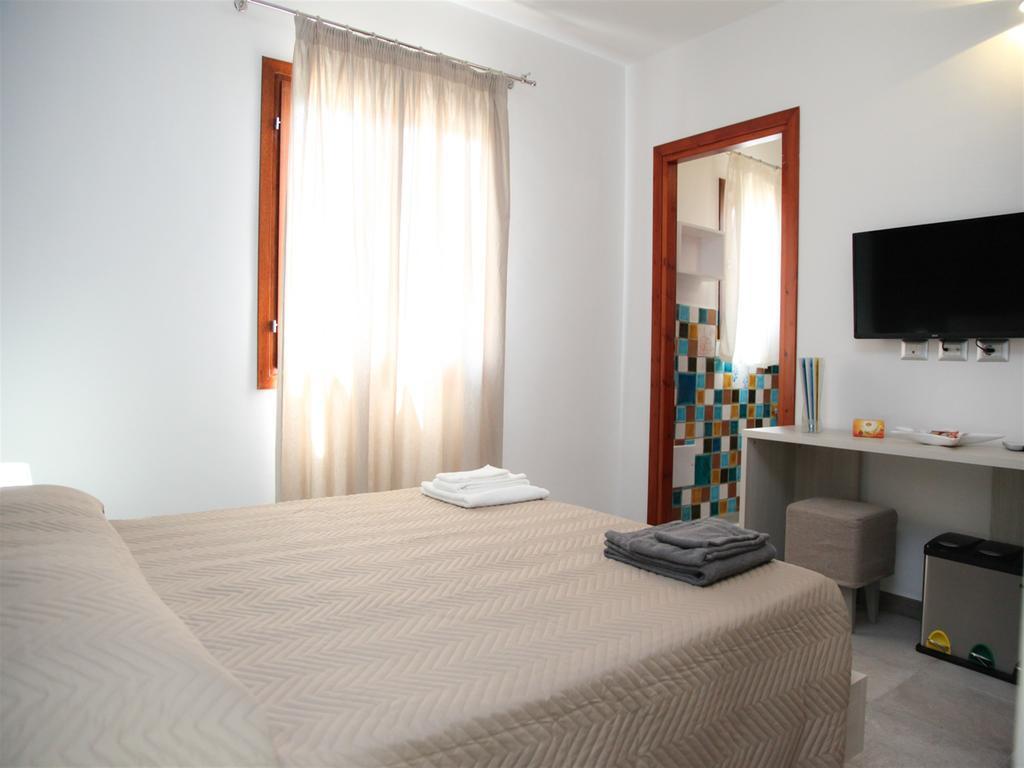 Le Stanze Del Centro Hotel San Teodoro  Ngoại thất bức ảnh