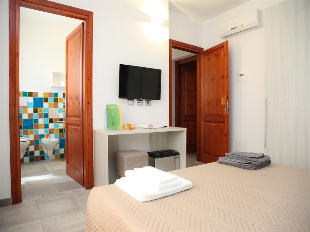 Le Stanze Del Centro Hotel San Teodoro  Ngoại thất bức ảnh